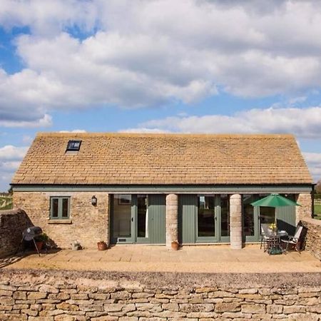 Secluded Romantic Cotswolds Barn - Sleeps 2 To 4 - Near Cirencester - Dog Friendly Villa Kemble Kültér fotó