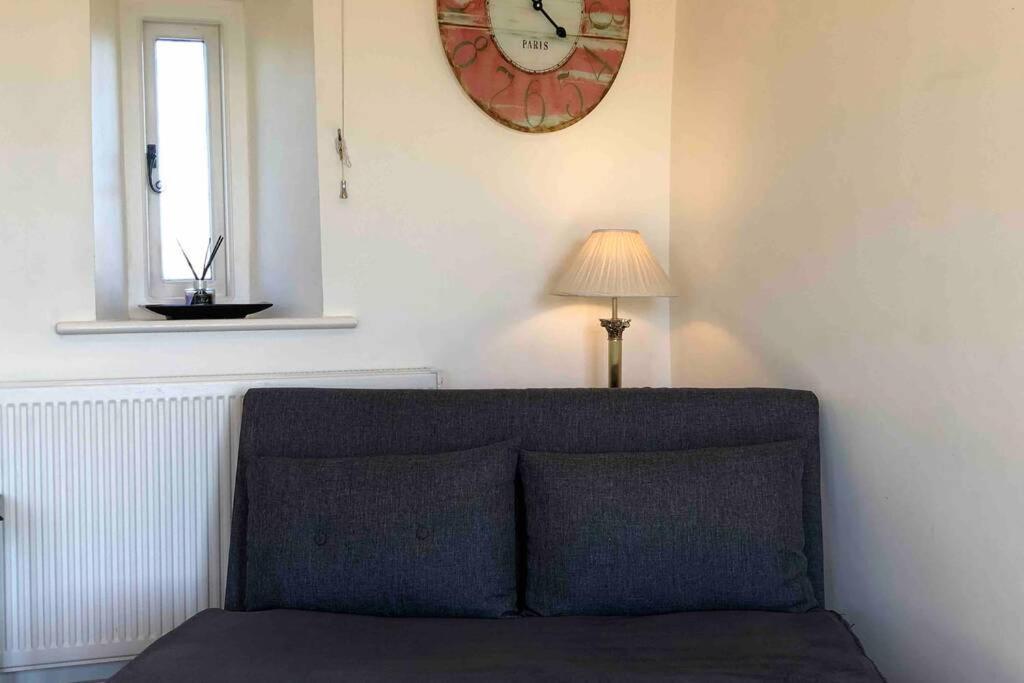 Secluded Romantic Cotswolds Barn - Sleeps 2 To 4 - Near Cirencester - Dog Friendly Villa Kemble Kültér fotó