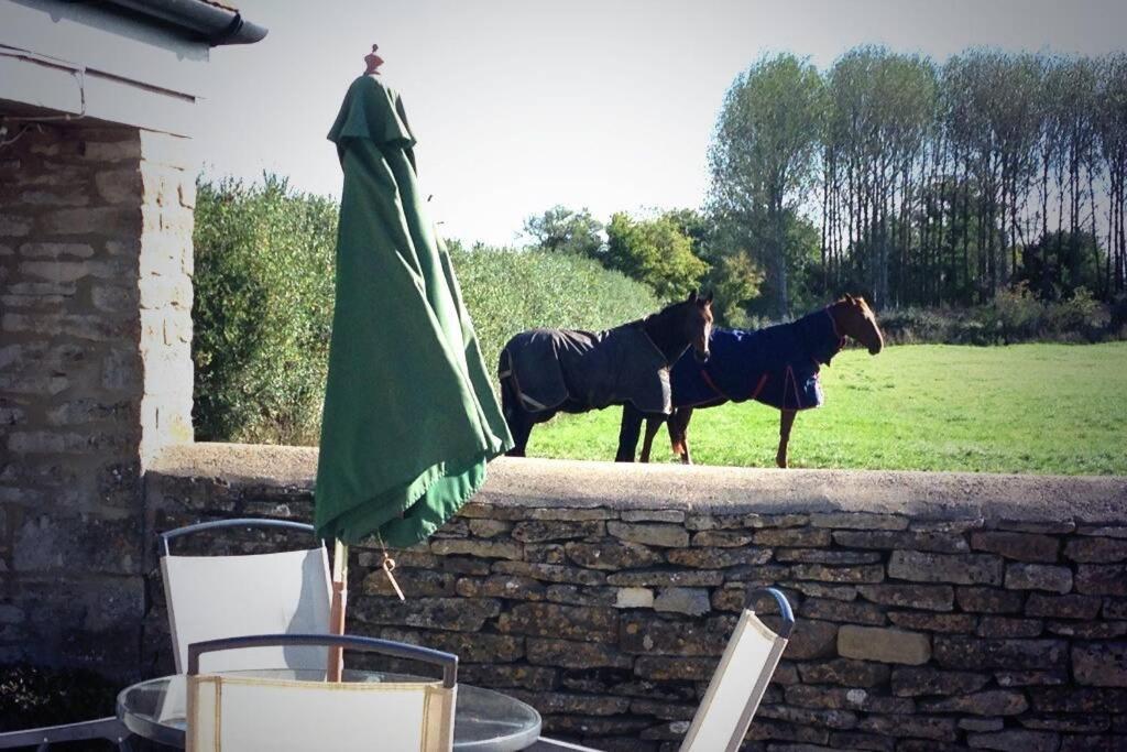 Secluded Romantic Cotswolds Barn - Sleeps 2 To 4 - Near Cirencester - Dog Friendly Villa Kemble Kültér fotó