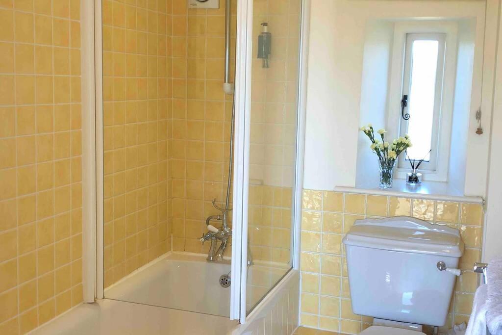 Secluded Romantic Cotswolds Barn - Sleeps 2 To 4 - Near Cirencester - Dog Friendly Villa Kemble Kültér fotó