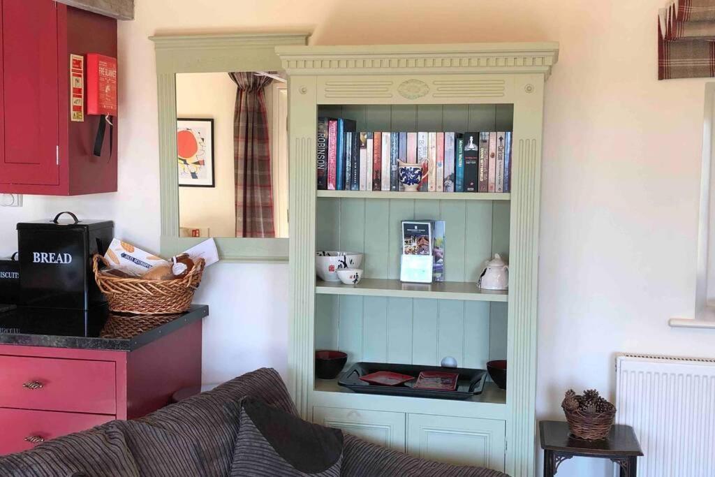 Secluded Romantic Cotswolds Barn - Sleeps 2 To 4 - Near Cirencester - Dog Friendly Villa Kemble Kültér fotó